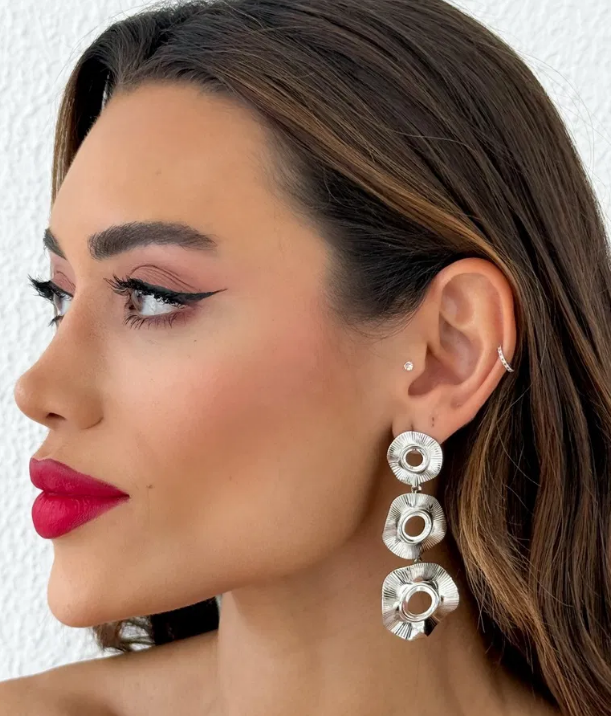 Brinco Folheado a Ouro 18k e Prata Longo Círculos Vazado - Prata