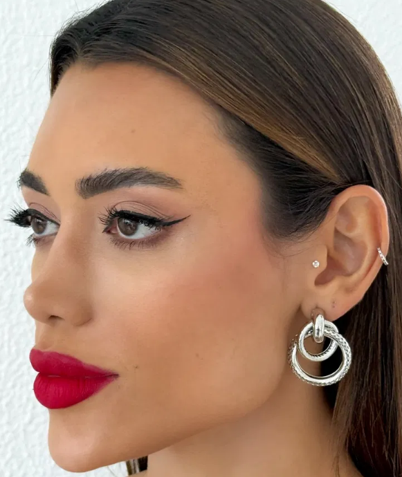 Brinco Folheado a Ouro 18k e Prata Elos Vazado e Texturizado Com Ponteira - Prata