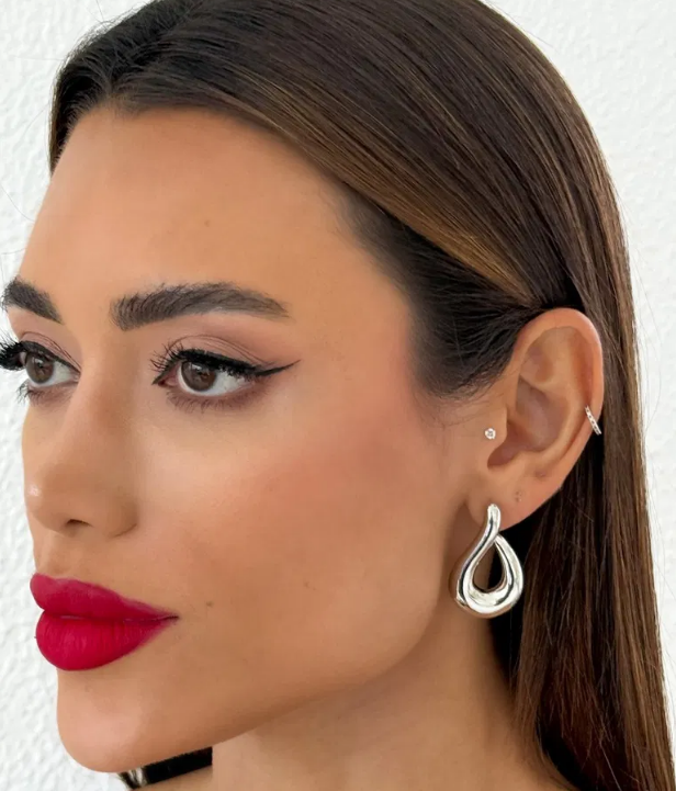 Brinco Folheado a Ouro 18k e Prata Design Gota - Prata