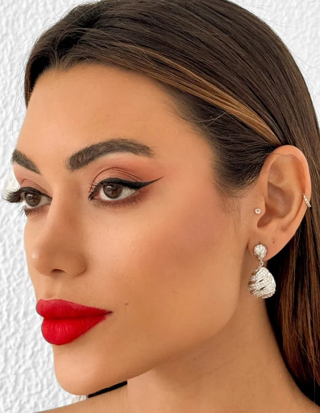 Brinco Folheado a Ouro 18k e Prata Design Gota Cravejada - Prata - Cristal