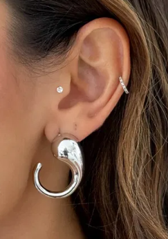 Brinco Folheado a Ouro 18k e Prata Gota Curva - PRATA