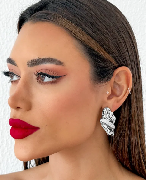 Brinco Folheado a Ouro 18k e Prata Design Natural Martelado - Prata