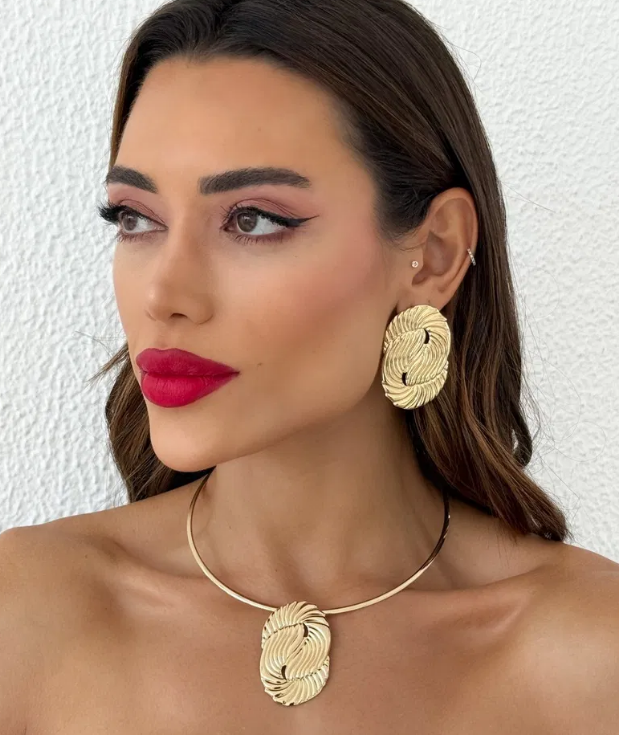 Conjunto Choker Aro e Brinco Folheado a Ouro 18k e Prata Design Desenhado - Ouro